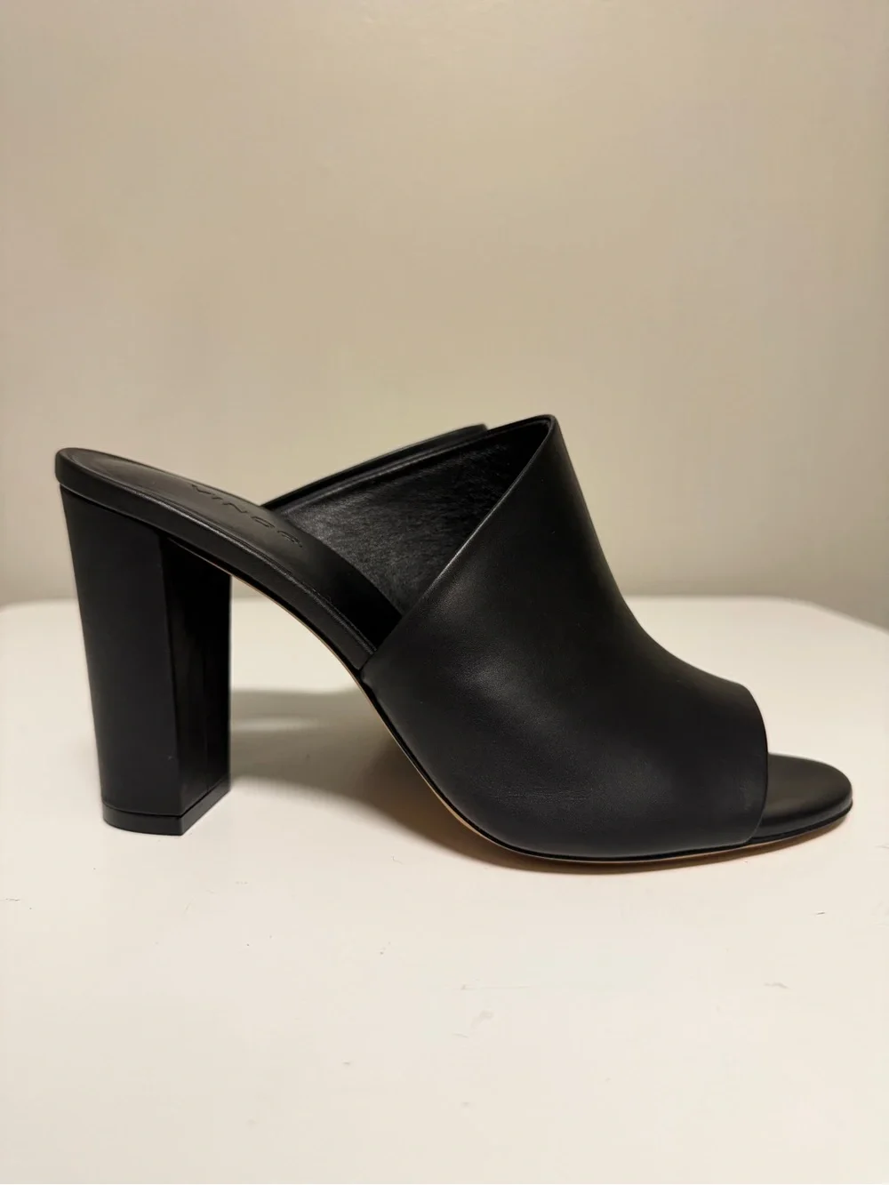 Vince Hanna Black Leather Block Heel Mule Sandals Open Toe Women’s US 8